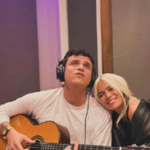 Canción entre Karol G y Silvestre Dangond no se ha lanzado por polémica razón, dijo el cantante